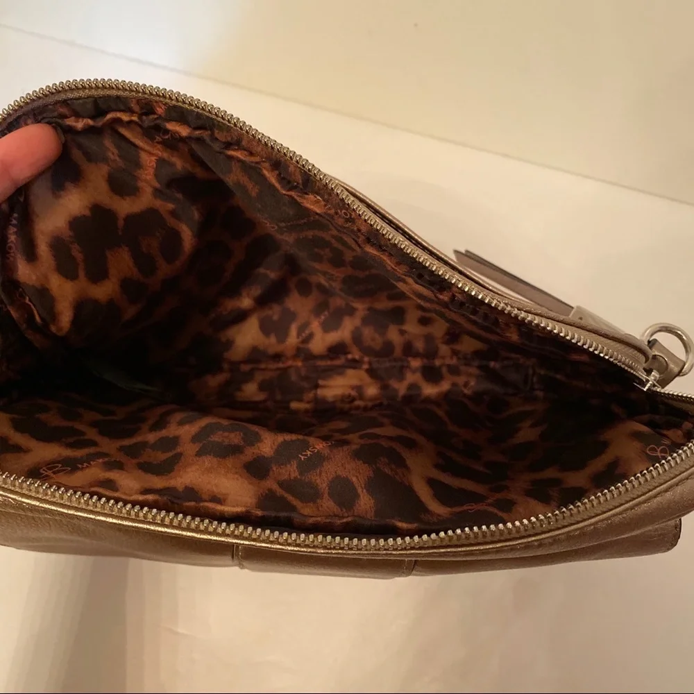 B. MAKOWSKY BAG SHOULDER CROSSBODY GOLD LEATHER ZIP TOP SILVER HARDWARE